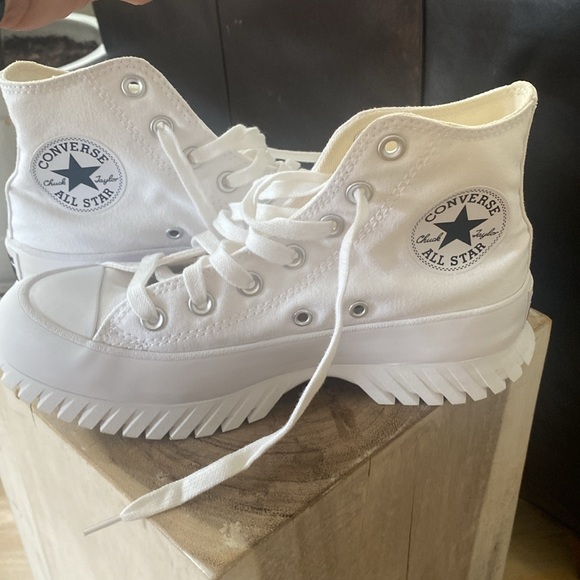 Like new Converse Chuck Taylor Lugged HighTops Sneakers - Picture 9 of 15